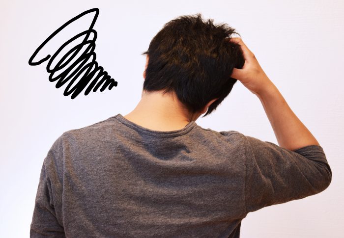 申し込みを忘れて落ち込む男性